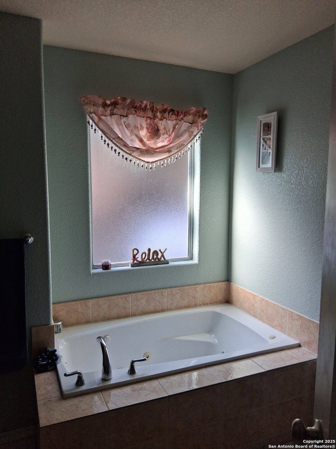 7061 Devonshire Drive Spring Branch, TX 78070 - Photo 26 of 52 a room with a window