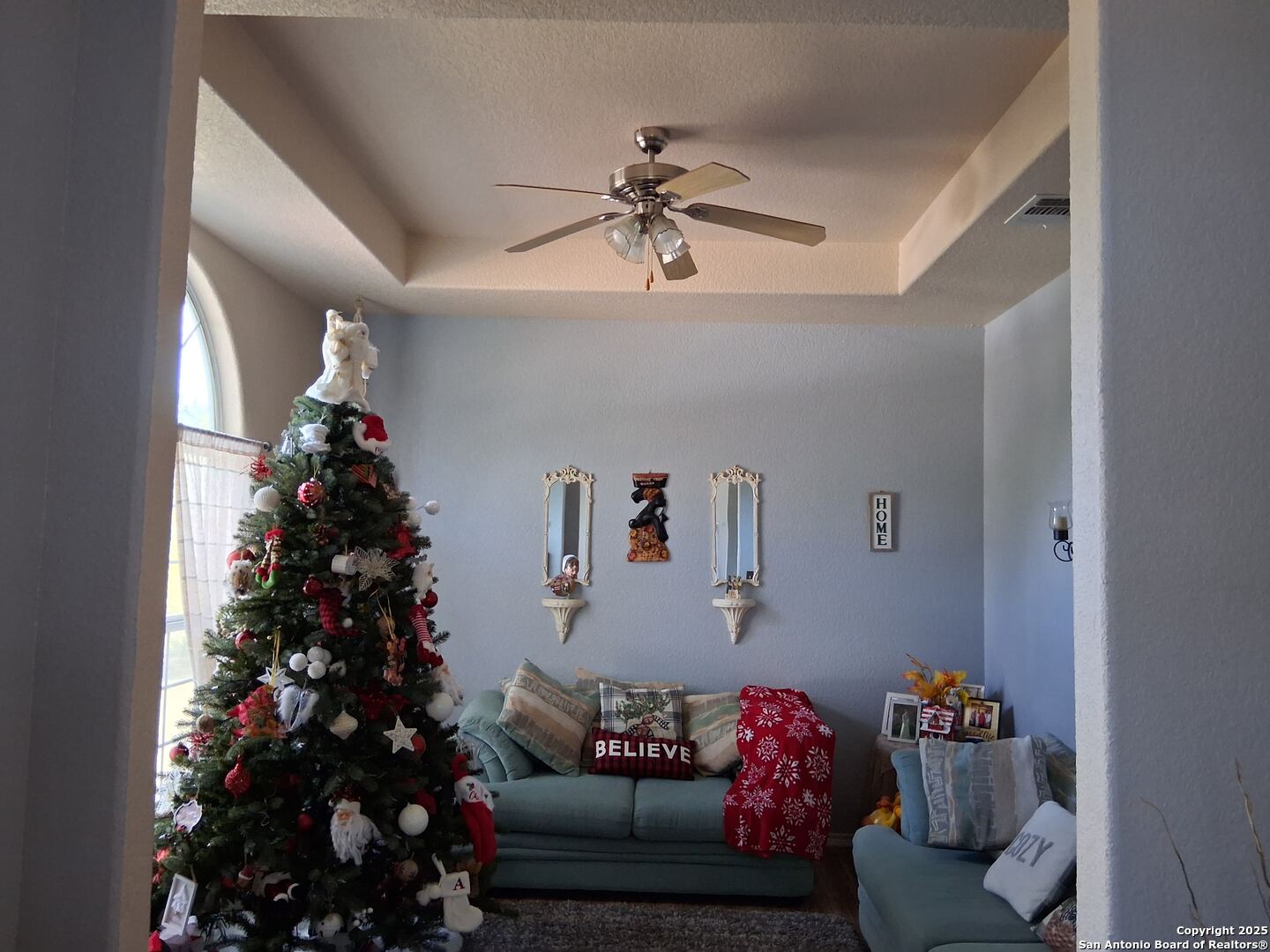 7061 Devonshire Drive Spring Branch, TX 78070 - Photo 8 of 52 a living room with furniture and a potted plant