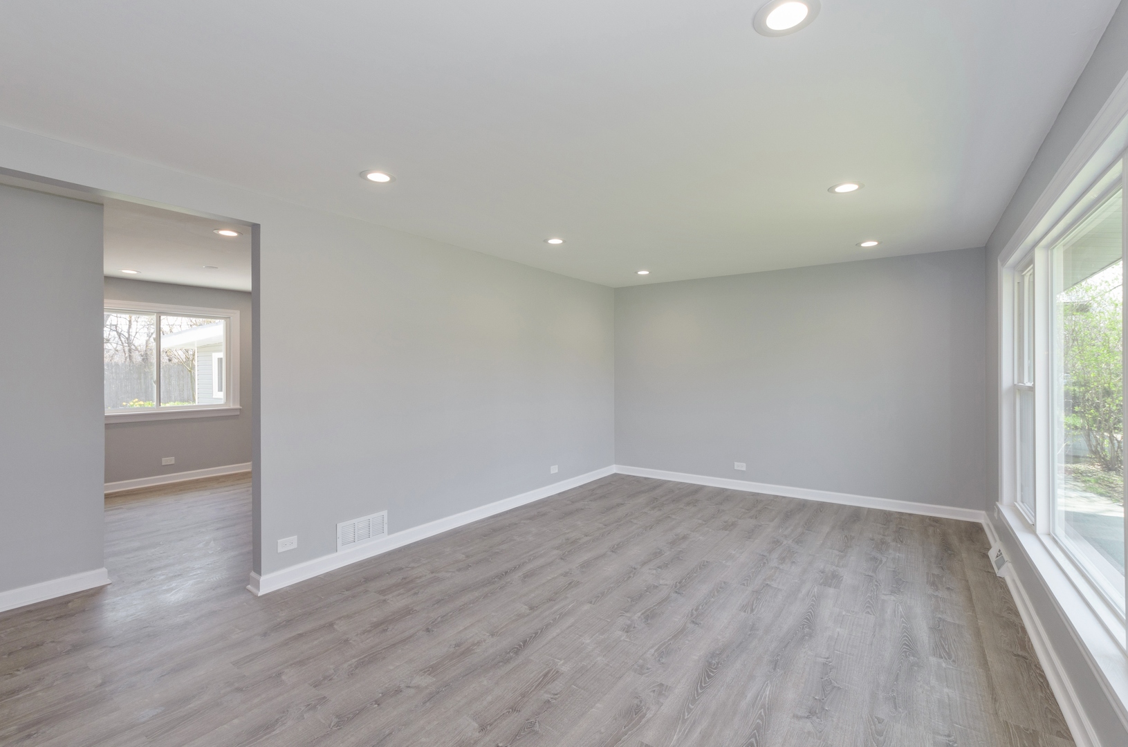 827 Barberry Road Highland Park, IL 60035 - Photo 2 of 13