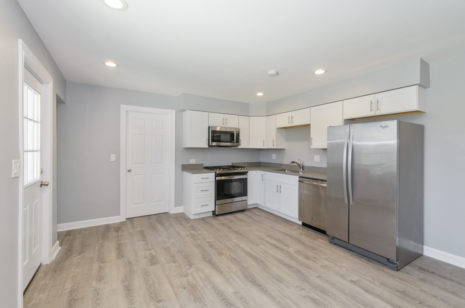827 Barberry Road Highland Park, IL 60035 - Photo 4 of 13