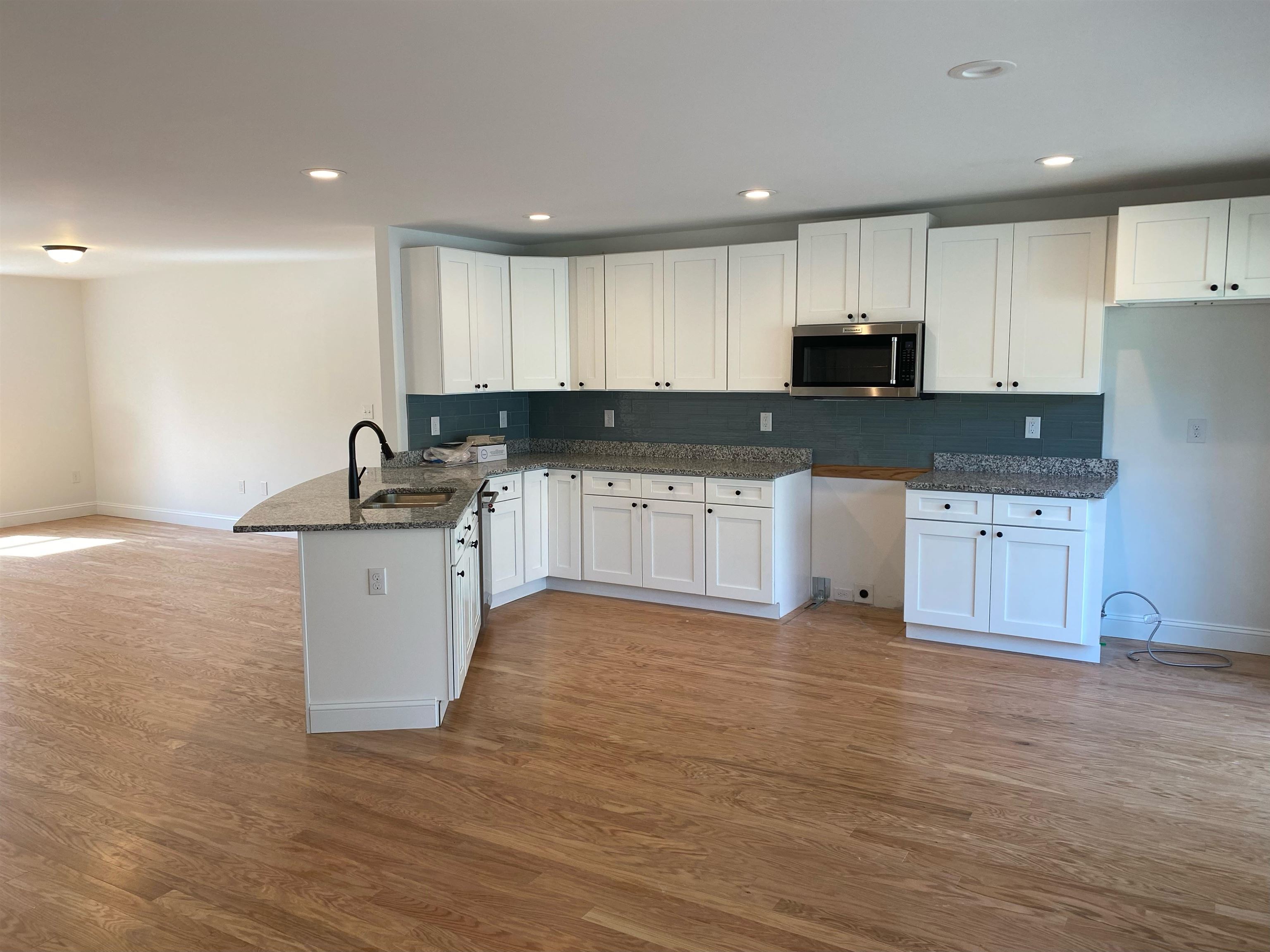 10 Lawrence Road, Unit A Hudson, NH 03051 - Photo 2 of 21