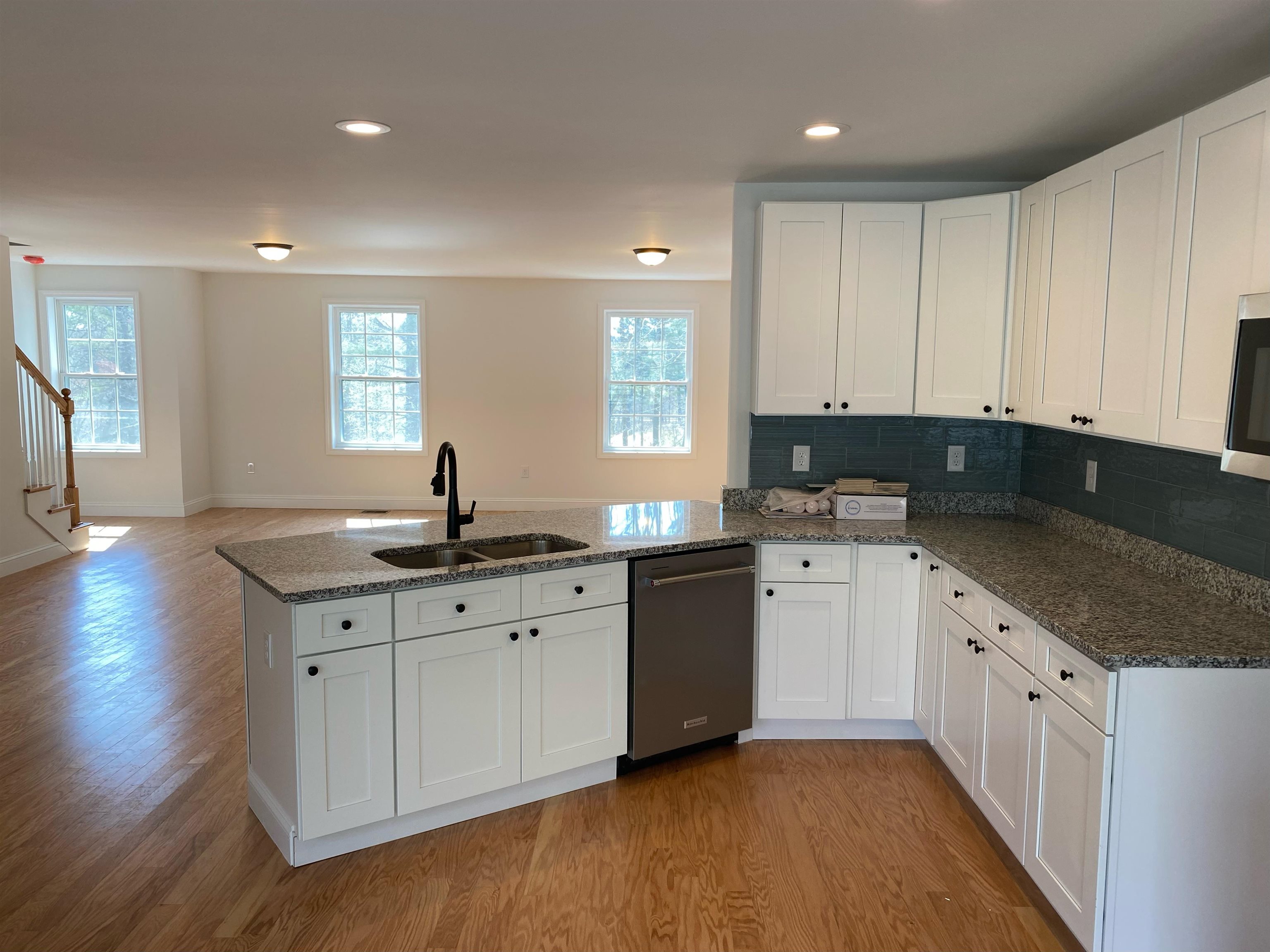 10 Lawrence Road, Unit A Hudson, NH 03051 - Photo 3 of 21