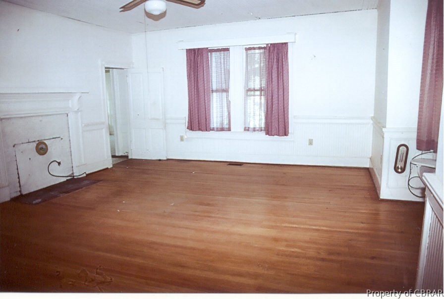 211 Dunnsville Road Dunnsville, VA 22454 - Photo 4 of 22 Dining Room