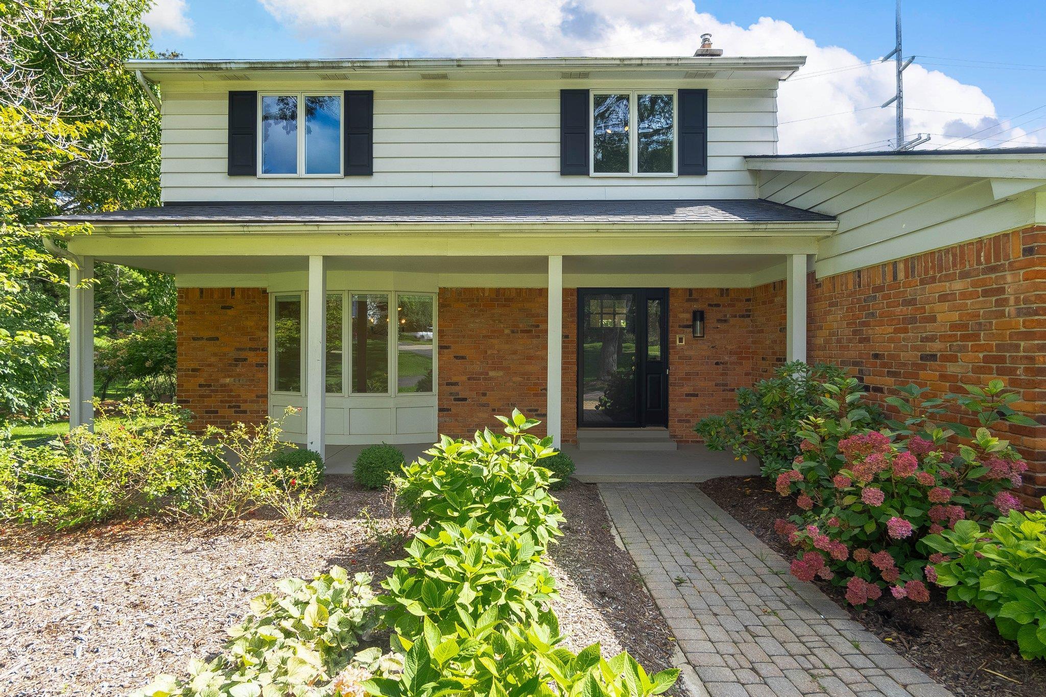 1136 Brewster Road Rochester Hills, MI 48306 - Photo 4 of 45