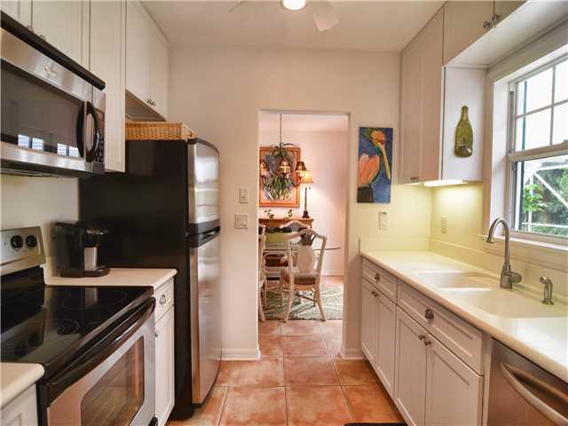 1048 Southeast Riverside Drive Stuart, FL 34996 - Photo 10 of 25 Gallery Image 10