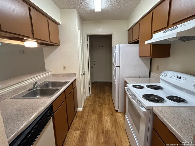 $1,175 | 14526 Waddesdon Bluff, San Antonio, TX 78233