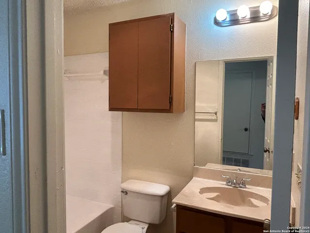 $1,175 | 14526 Waddesdon Bluff, San Antonio, TX 78233