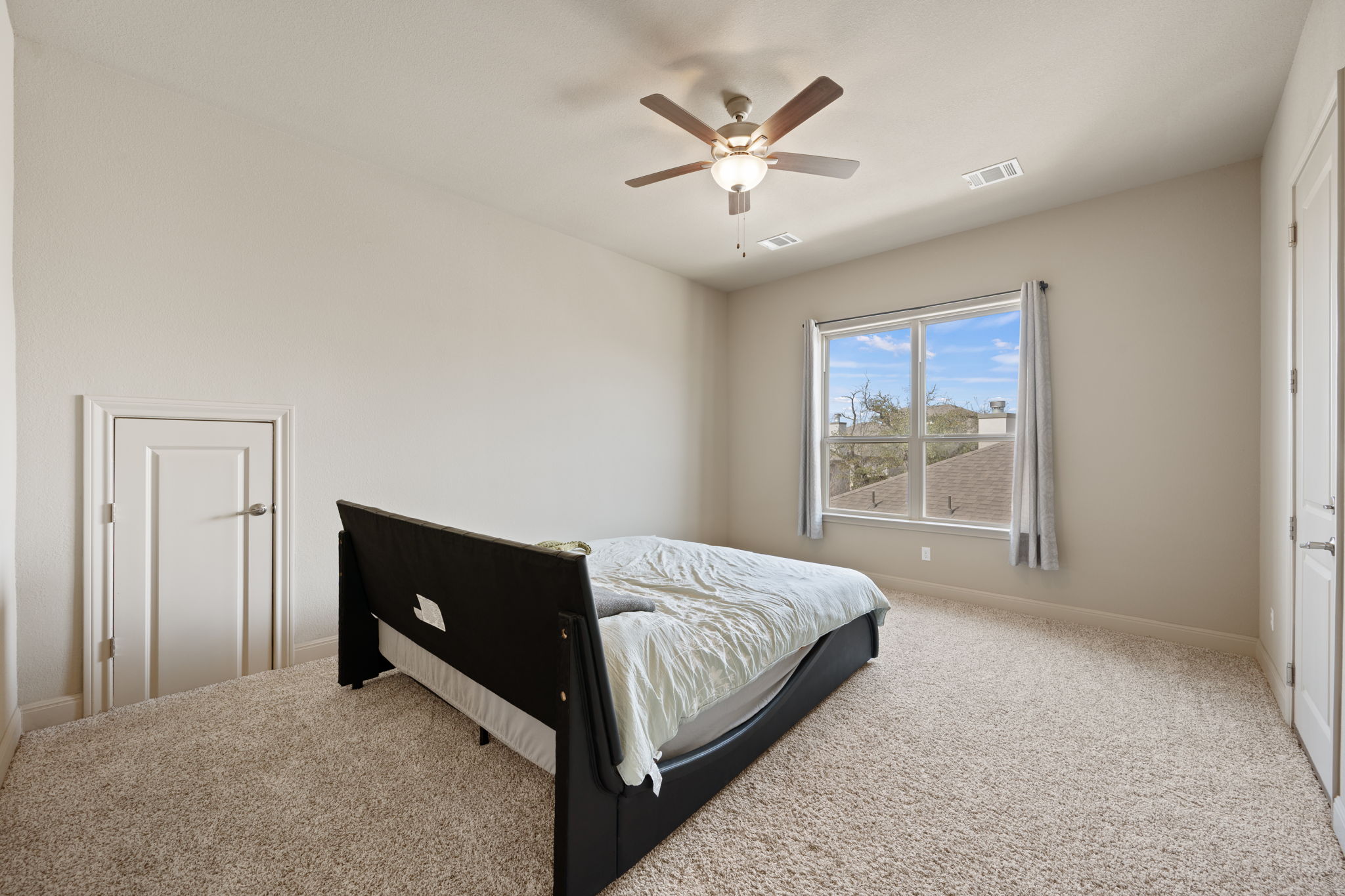 205 Clubhouse Drive, Unit G Georgetown, TX 78628 - Photo 21 of 40 a bedroom with a large bed and a window