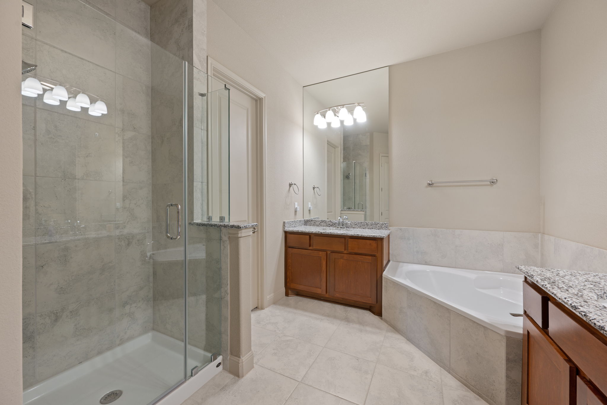 205 Clubhouse Drive, Unit G Georgetown, TX 78628 - Photo 23 of 40 a bathroom with a bathtub a shower a sink and a mirror