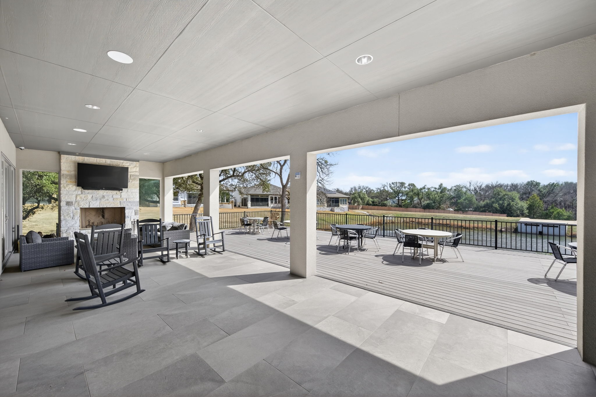 205 Clubhouse Drive, Unit G Georgetown, TX 78628 - Photo 37 of 40 a living room with furniture and a large window