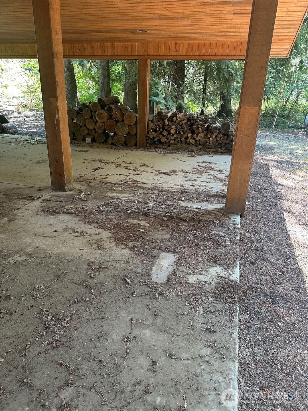 301 McElroy Road Cle Elum, WA 98922 - Photo 15 of 19 a view of a road with a tree in the background