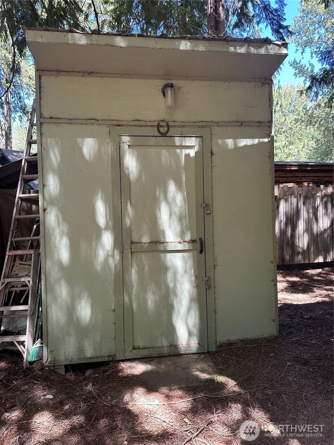 301 McElroy Road Cle Elum, WA 98922 - Photo 16 of 19 a view of a garage