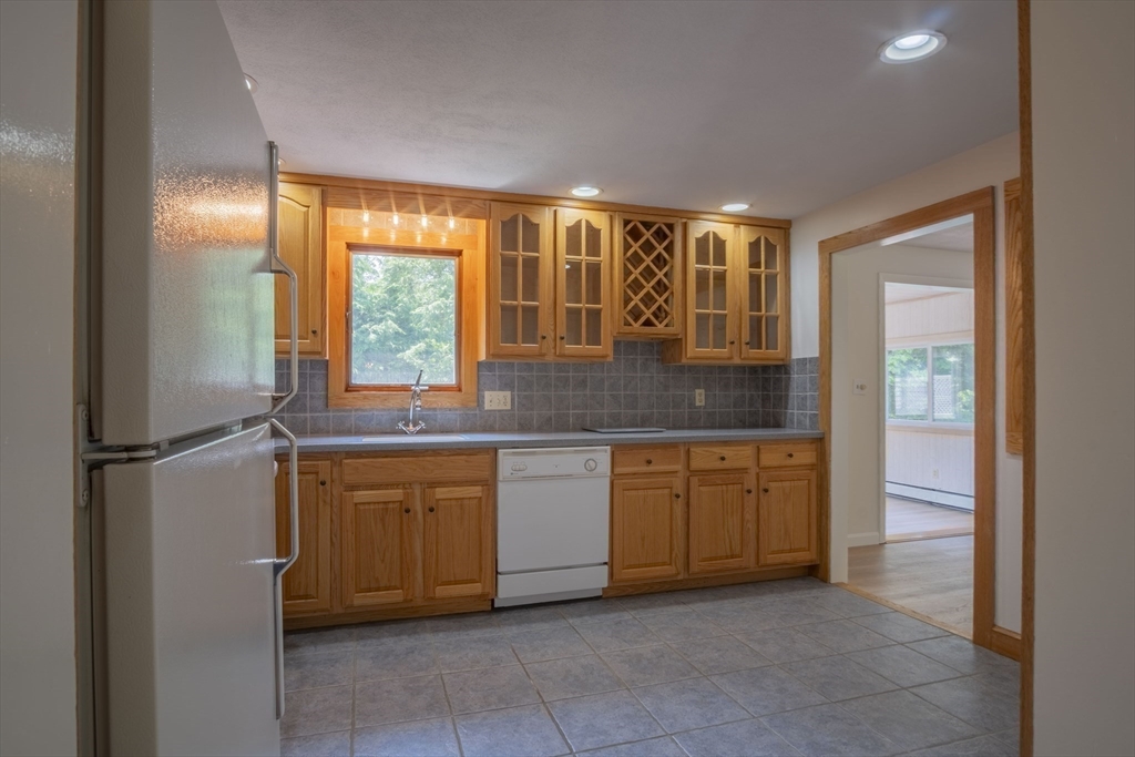 6 Marshall Road Beverly, MA 01915 - Photo 7 of 42 Gallery Image 7