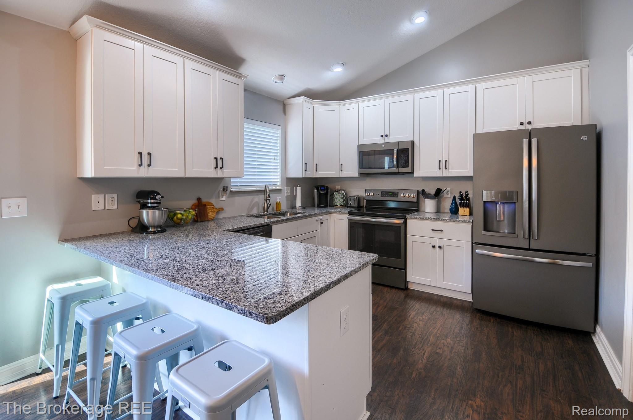 6321 East River Road Flushing, MI 48433 - Photo 16 of 49 DSC_7040-HDR(5).jpg