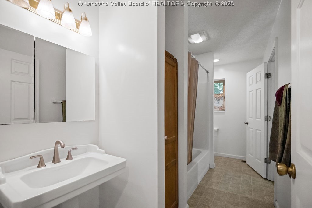 345 Meda Lane Elkview, WV 25071 - Photo 33 of 40 Apartment Bath