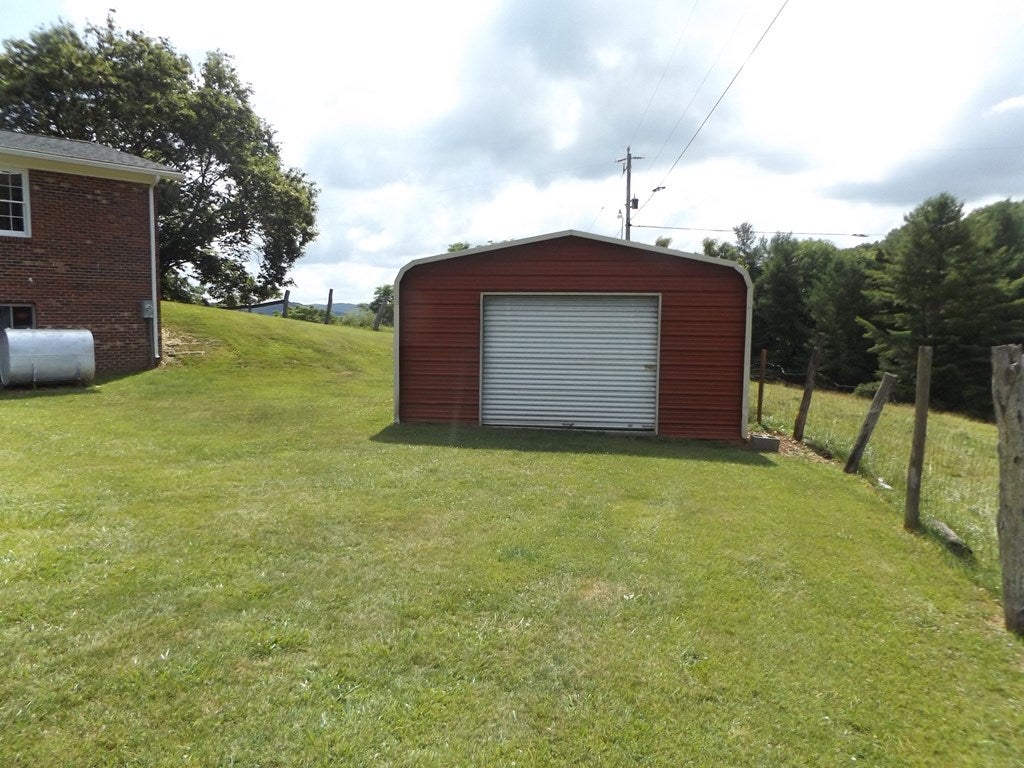 242 Country Road Austinville, VA 24312 - Photo 40 of 45 Gallery Image 40