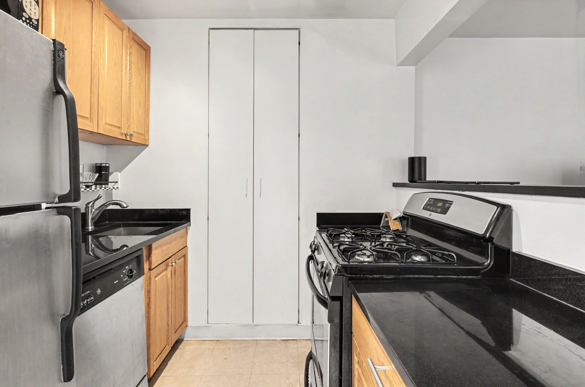 280 Rector Place, Unit 8N Manhattan, NY 10280 - Photo 3 of 6