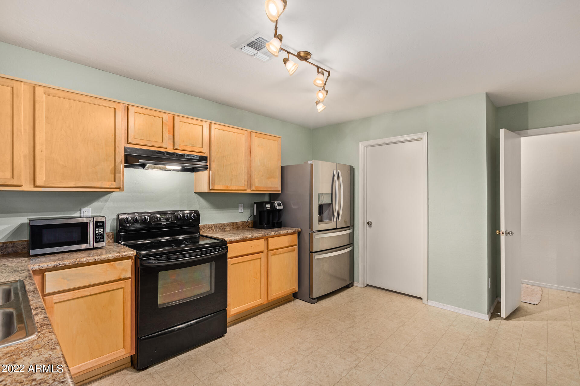 3210 West Alta Vista Road Phoenix, AZ 85041 - Photo 16 of 31 0021-22 - Alta Vista