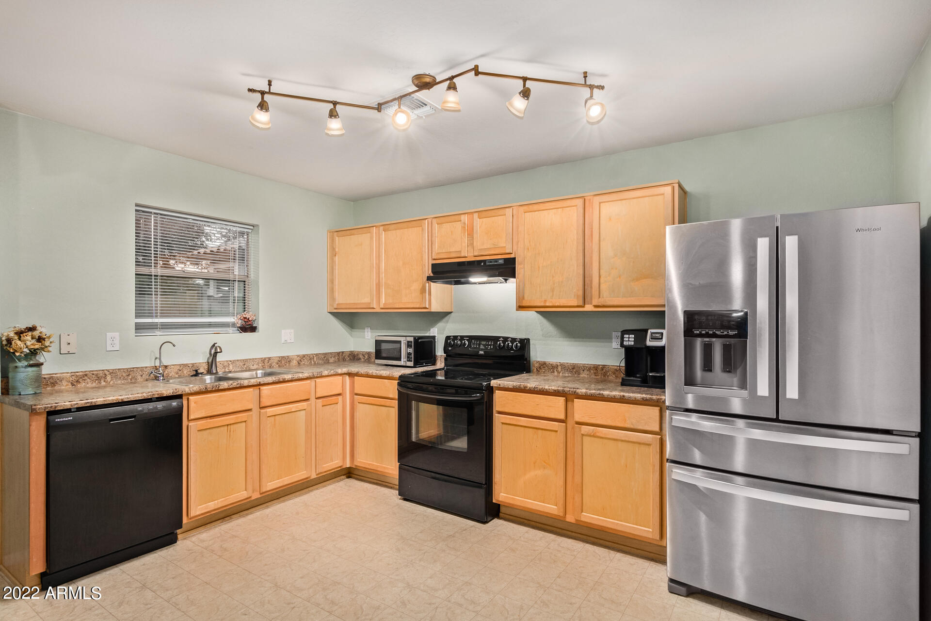3210 West Alta Vista Road Phoenix, AZ 85041 - Photo 17 of 31 0023-23 - Alta Vista