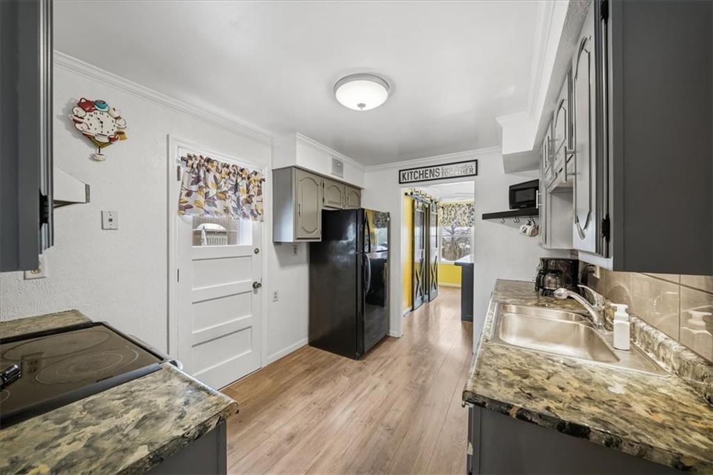 1400 Hamilton Road Pittsburgh, PA 15234 - Photo 12 of 36 a kitchen with granite countertop a refrigerator and a sink