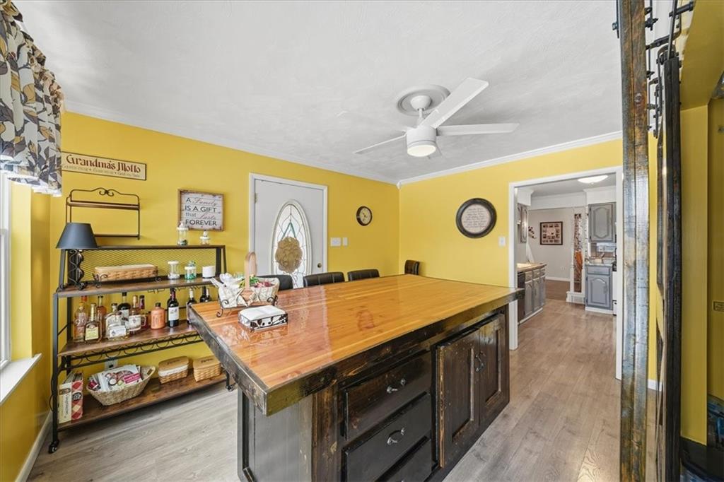 1400 Hamilton Road Pittsburgh, PA 15234 - Photo 16 of 36 a very nice looking dining room with a table and chairs