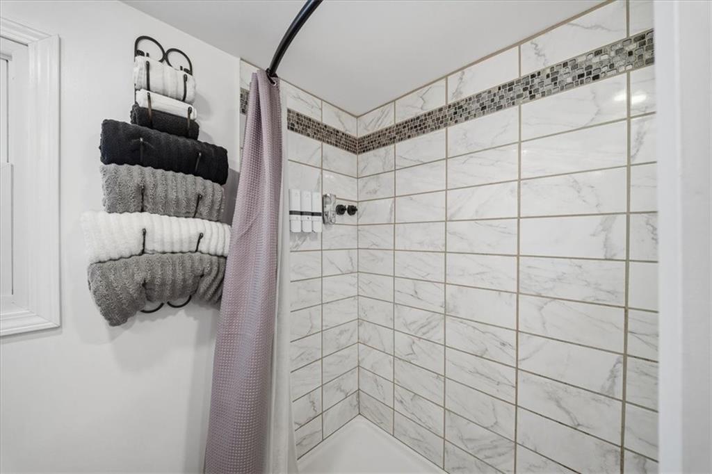 1400 Hamilton Road Pittsburgh, PA 15234 - Photo 24 of 36 a bathroom with a shower