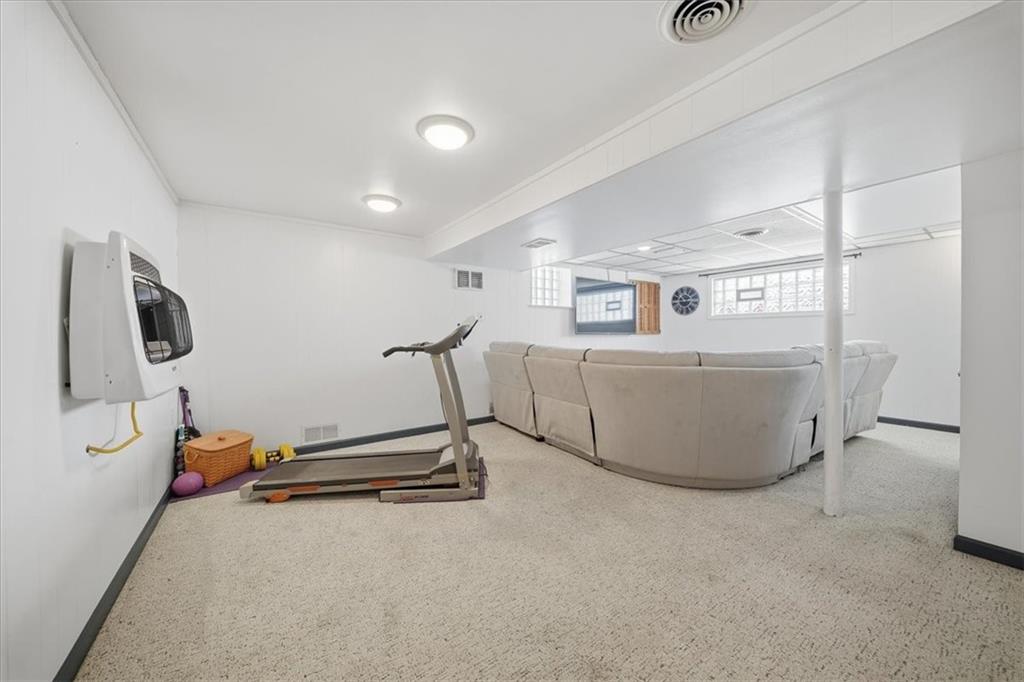 1400 Hamilton Road Pittsburgh, PA 15234 - Photo 28 of 36 a view of a room with gym equipment