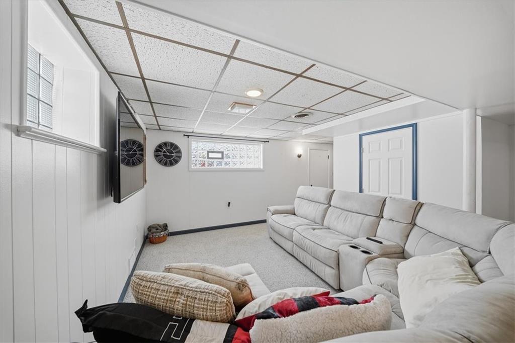 1400 Hamilton Road Pittsburgh, PA 15234 - Photo 29 of 36 a living room with furniture and a couch