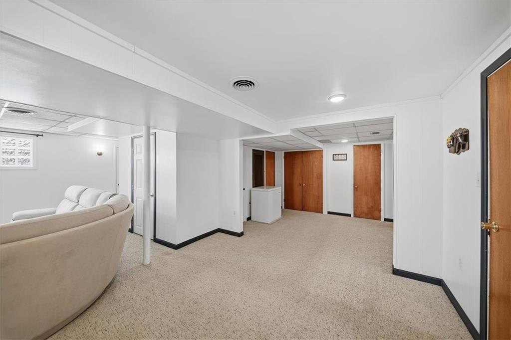 1400 Hamilton Road Pittsburgh, PA 15234 - Photo 30 of 36 a view of an empty room