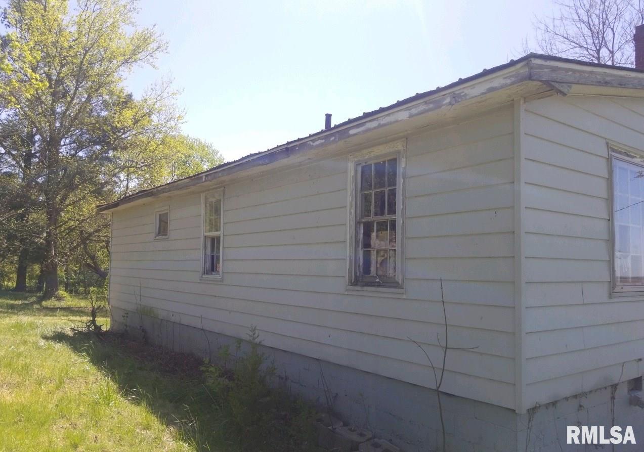 965 College Road Eldorado, IL 62930 - Photo 3 of 16 Gallery Image 3