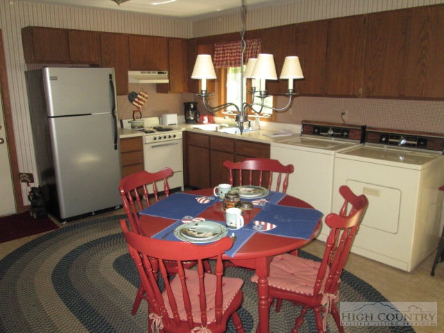 528 River Hollow Road Newland, NC 28657 - Photo 6 of 12 Gallery Image 6