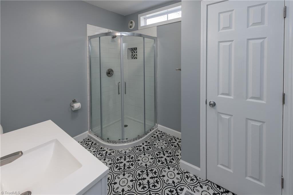 1854 Hoover Road Lexington, NC 27295 - Photo 17 of 38 Primary Bath Ensuite