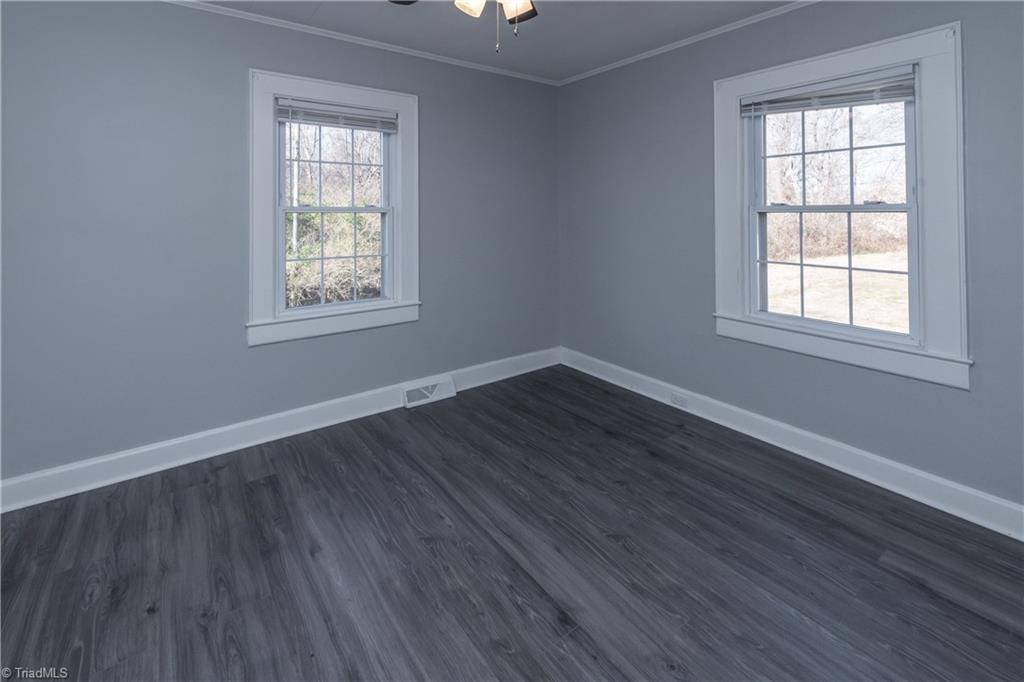 1854 Hoover Road Lexington, NC 27295 - Photo 19 of 38 2nd Bedroom