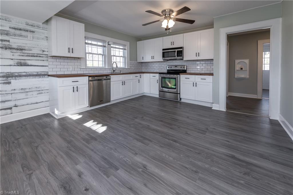 1854 Hoover Road Lexington, NC 27295 - Photo 9 of 38 Spacious Kitchen