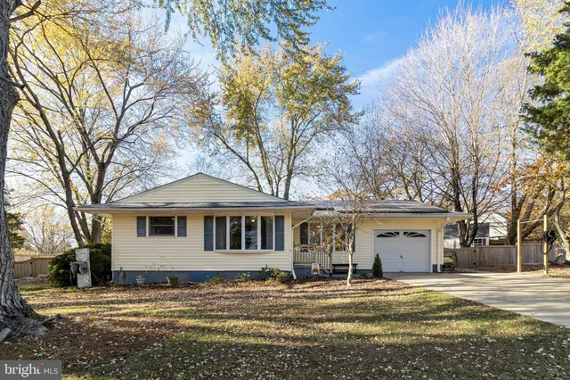 a view of a yard in front of a house