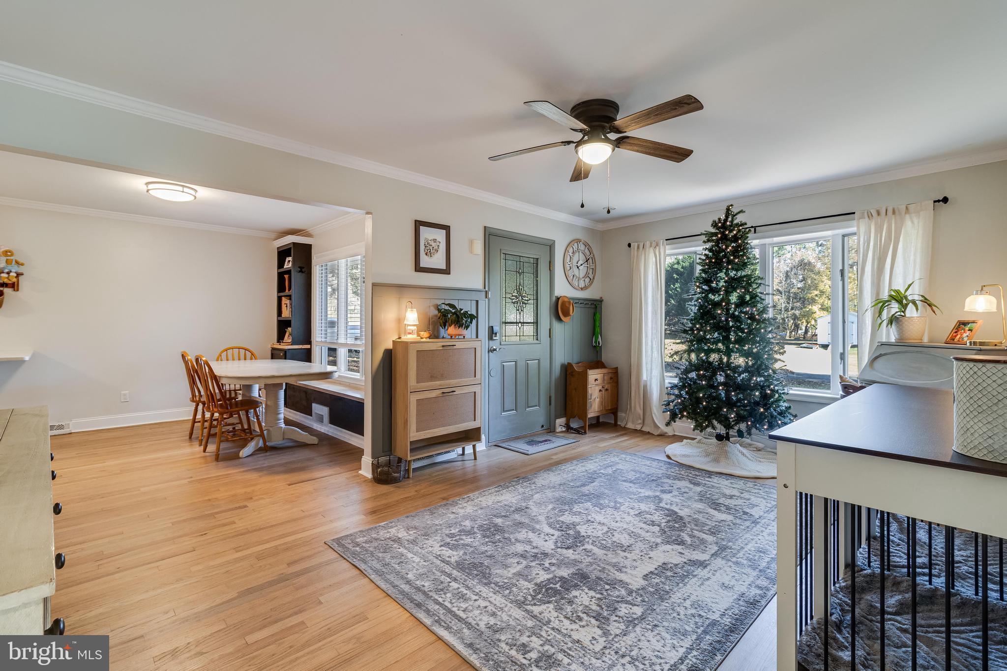 40905 Spring House Lane Leonardtown, MD 20650 - Photo 4 of 50 a view of a livingroom with furniture and a kitchen