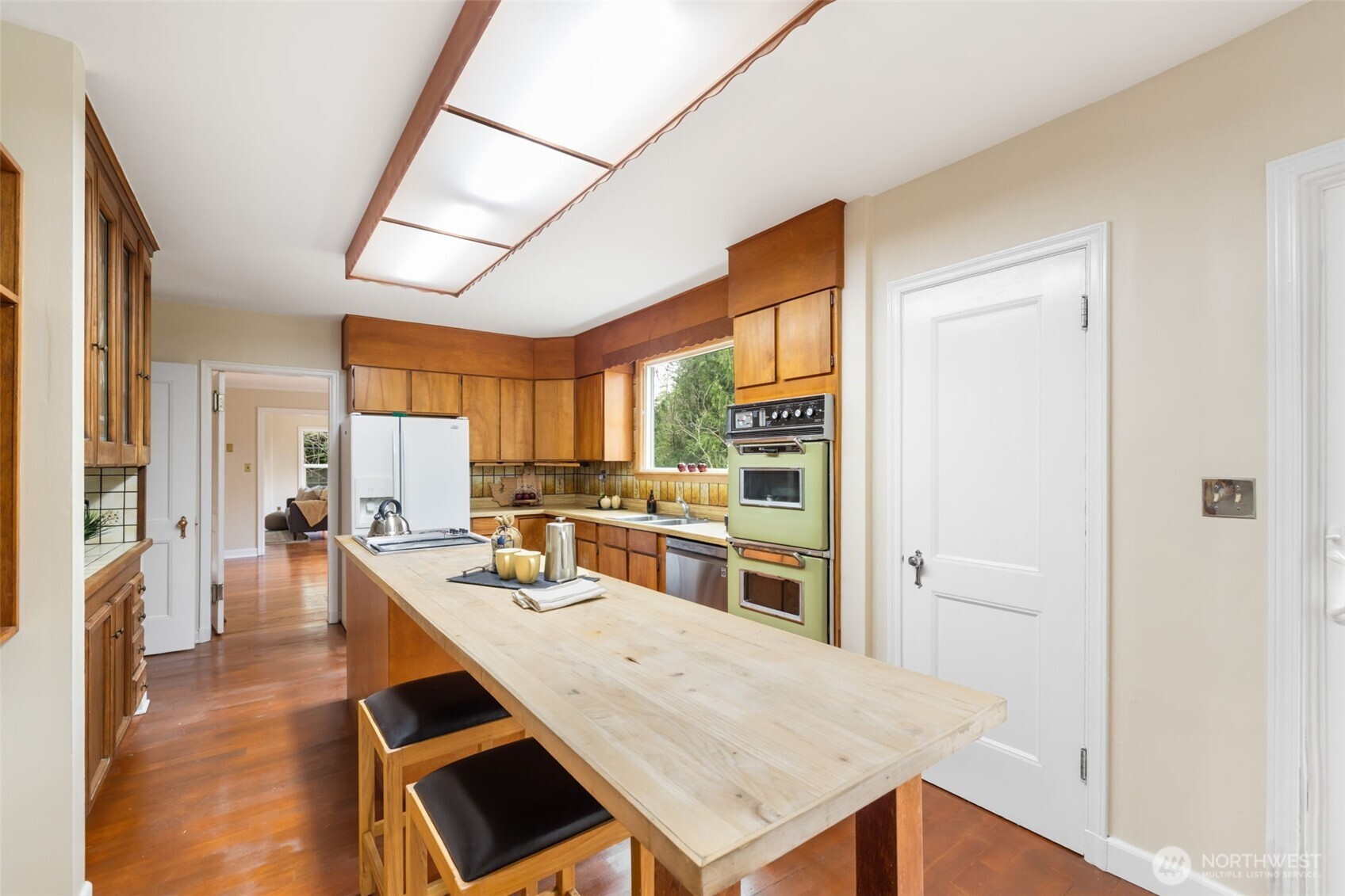 9520 Dishman Road Northwest Bremerton, WA 98312 - Photo 15 of 38 a large kitchen with a table and chairs in it