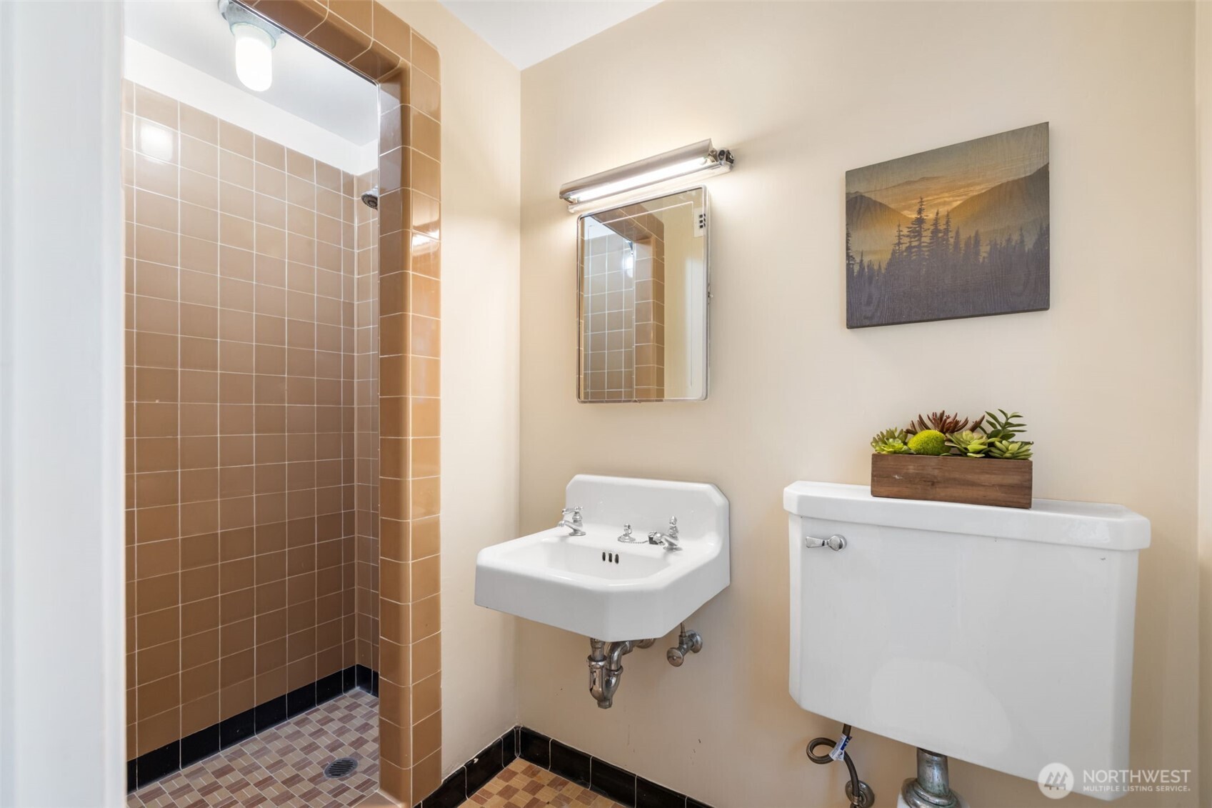 9520 Dishman Road Northwest Bremerton, WA 98312 - Photo 19 of 38 a bathroom with a sink a mirror a lamp and vanity