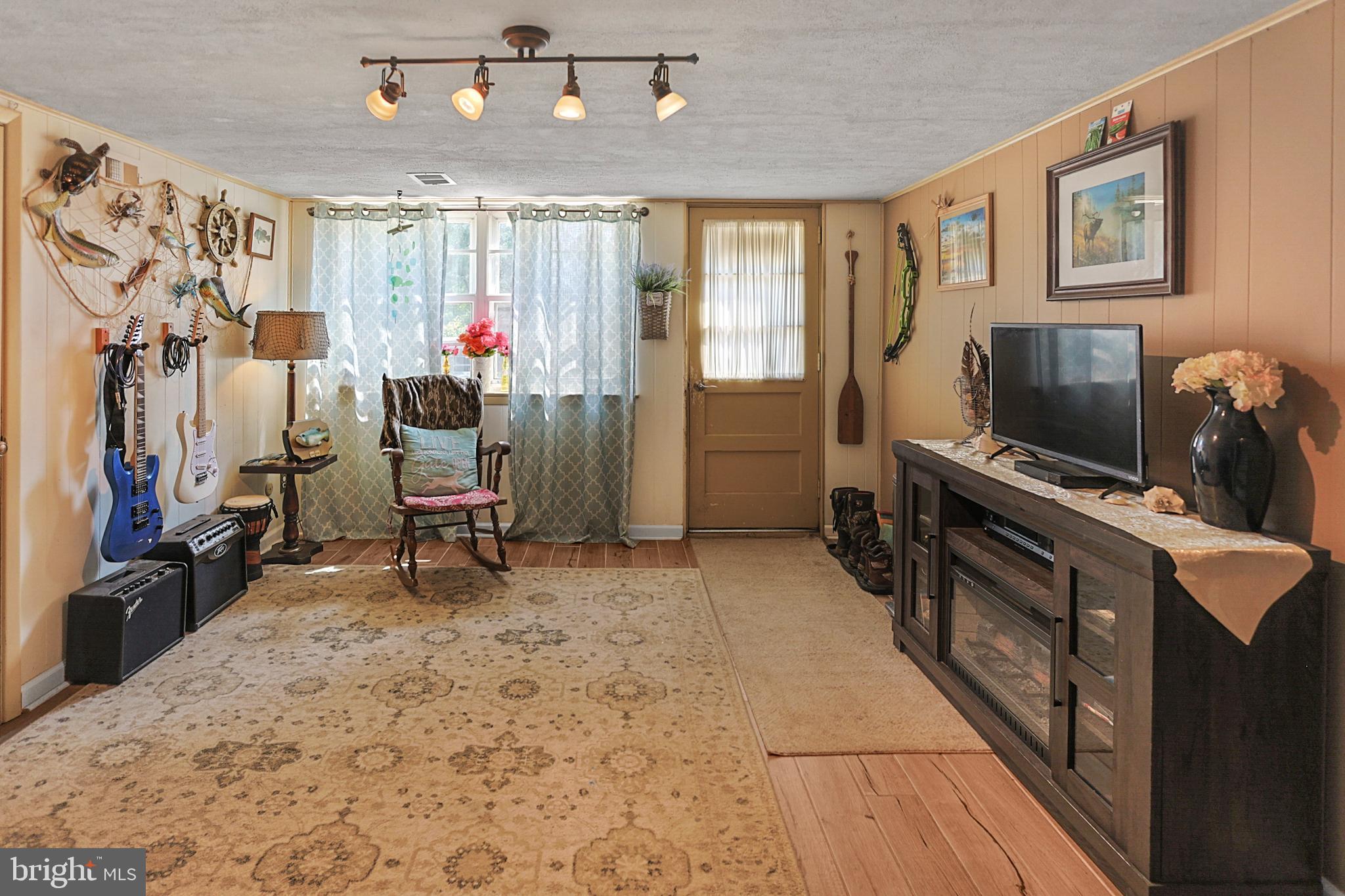 9916 South Canterbury Road Philadelphia, PA 19114 - Photo 23 of 31 Gallery Image 23