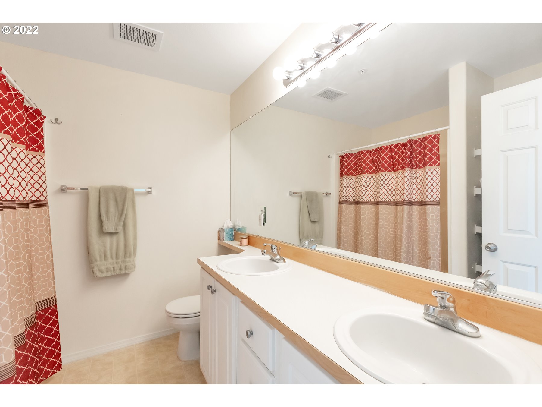 13980 Southwest Scholls Ferry Road, Unit 101 Beaverton, OR 97007 - Photo 9 of 20 Gallery Image 9