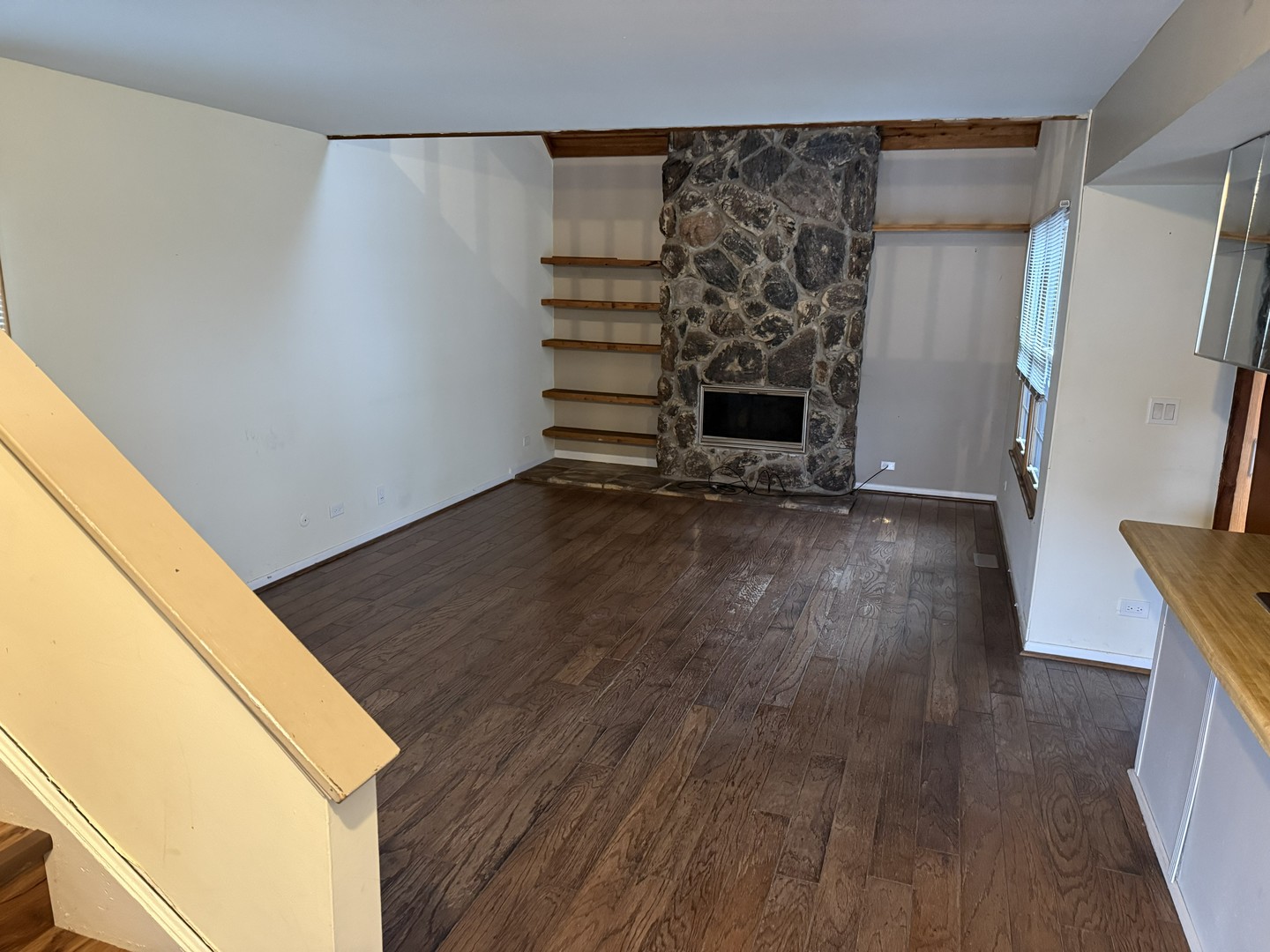 704 Wakefield Road Gurnee, IL 60031 - Photo 2 of 16