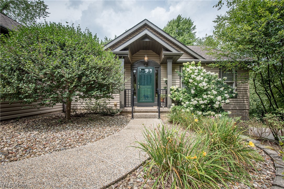 5382 Grove Road Clinton, OH 44216 - Photo 4 of 35 The entrance is so inviting