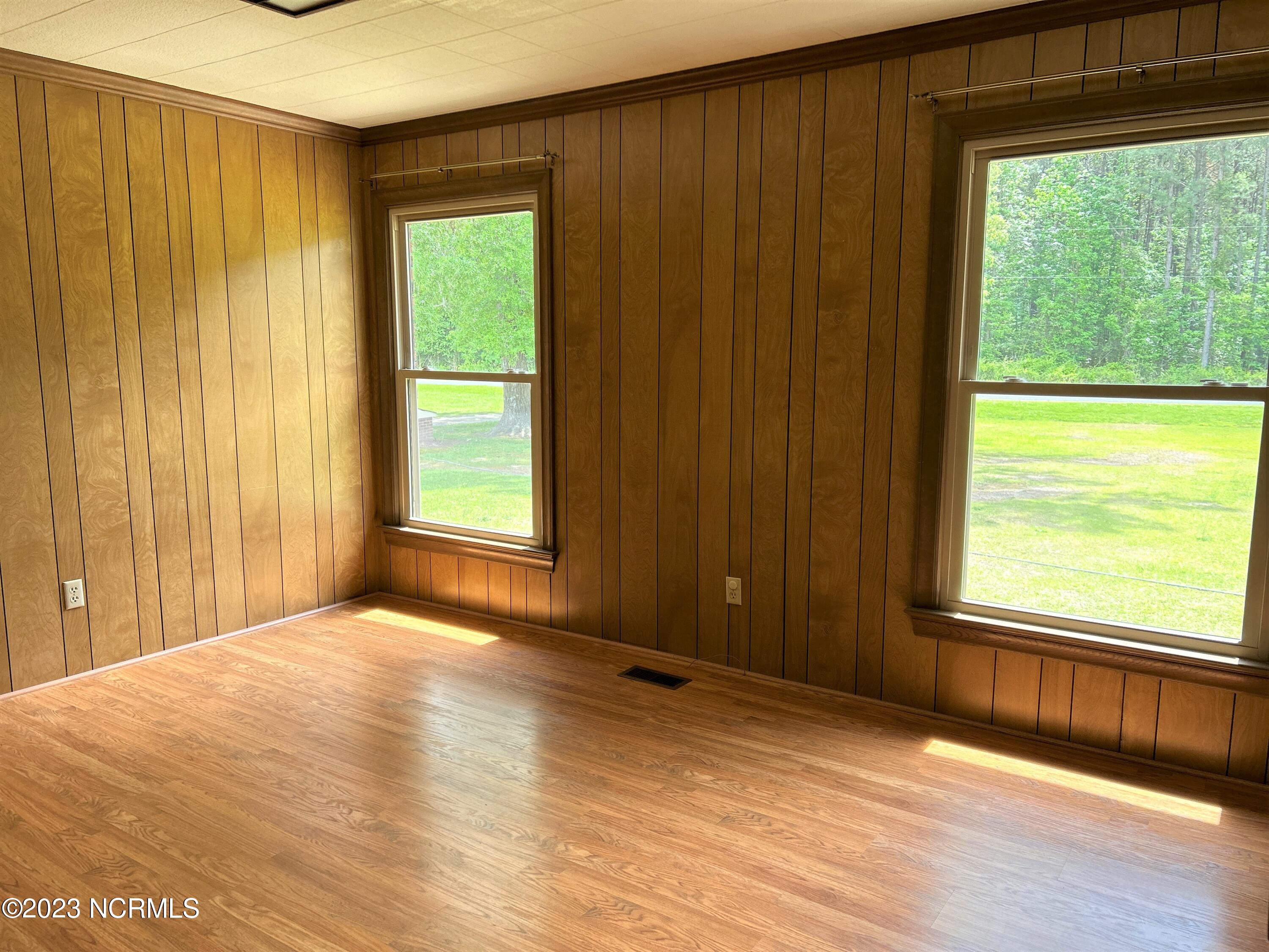5182 Neuse Road Kinston, NC 28501 - Photo 22 of 46 1st BR