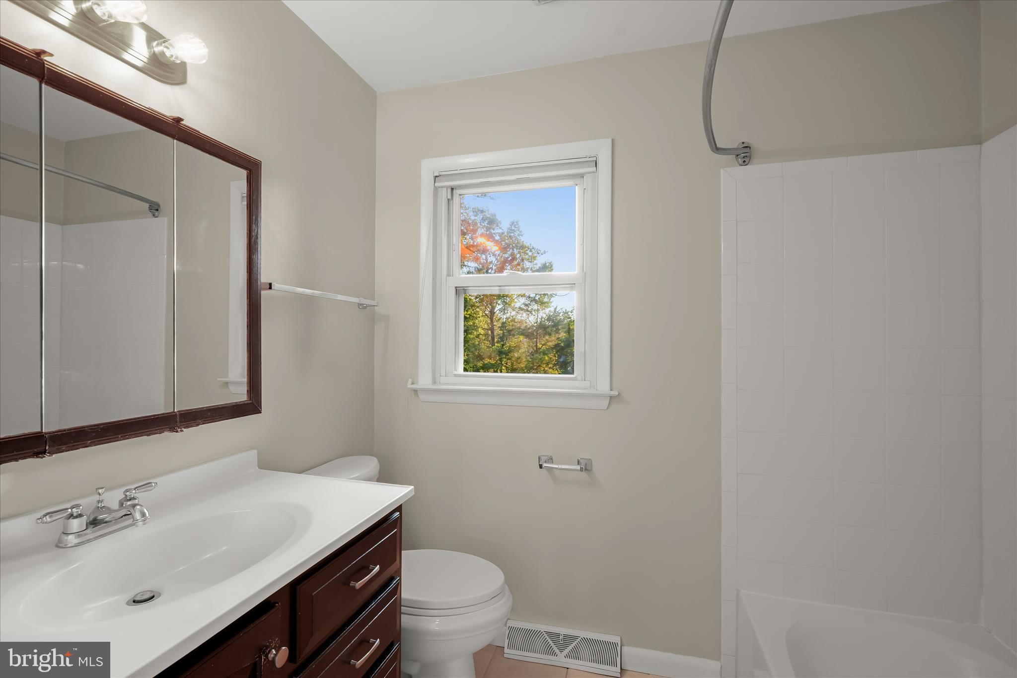 8056 Greenwich Road Catlett, VA 20119 - Photo 20 of 79 Main Level Full Hall Bathroom