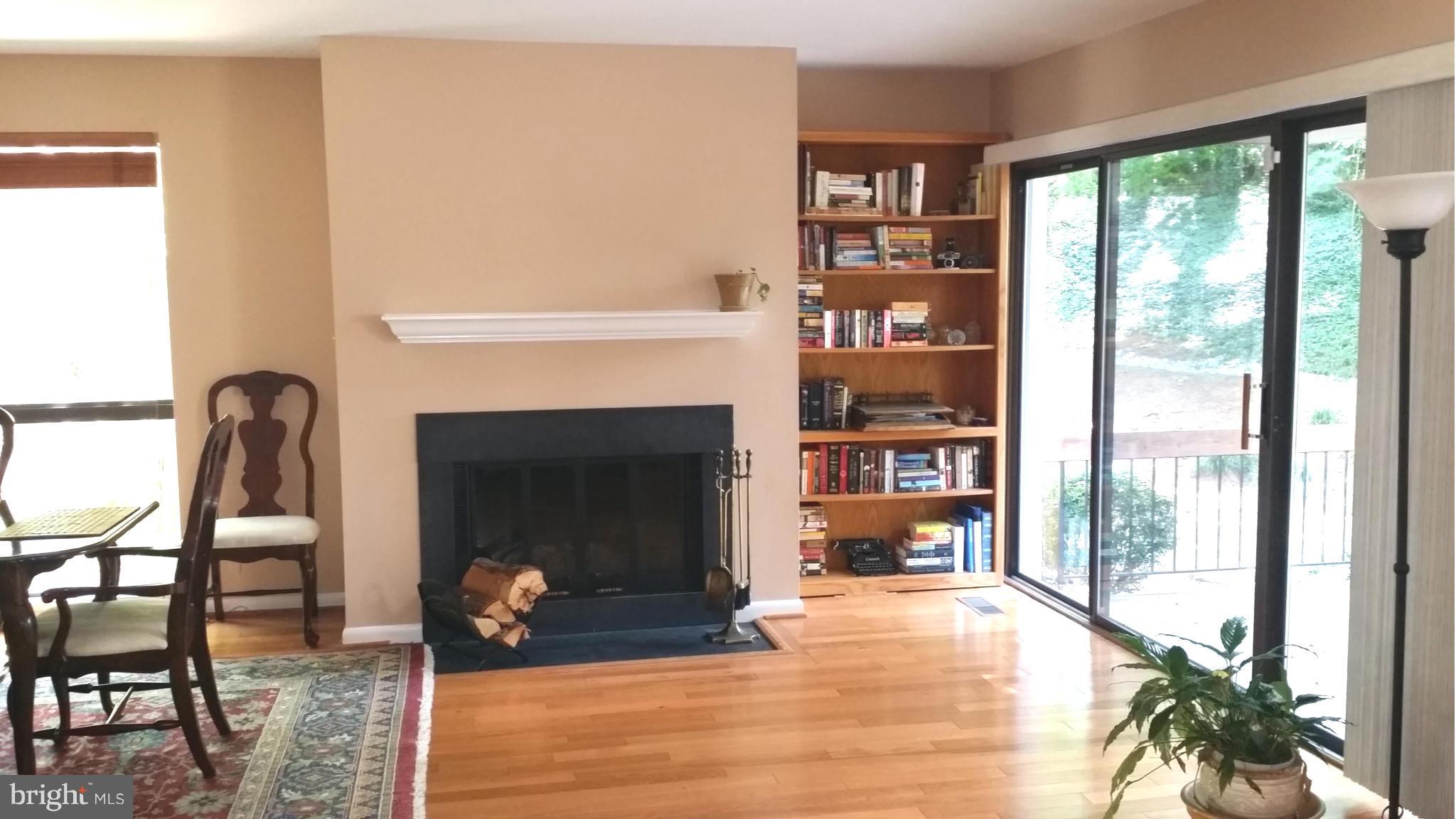 11721 Newbridge Court Reston, VA 20191 - Photo 11 of 30 Living Room