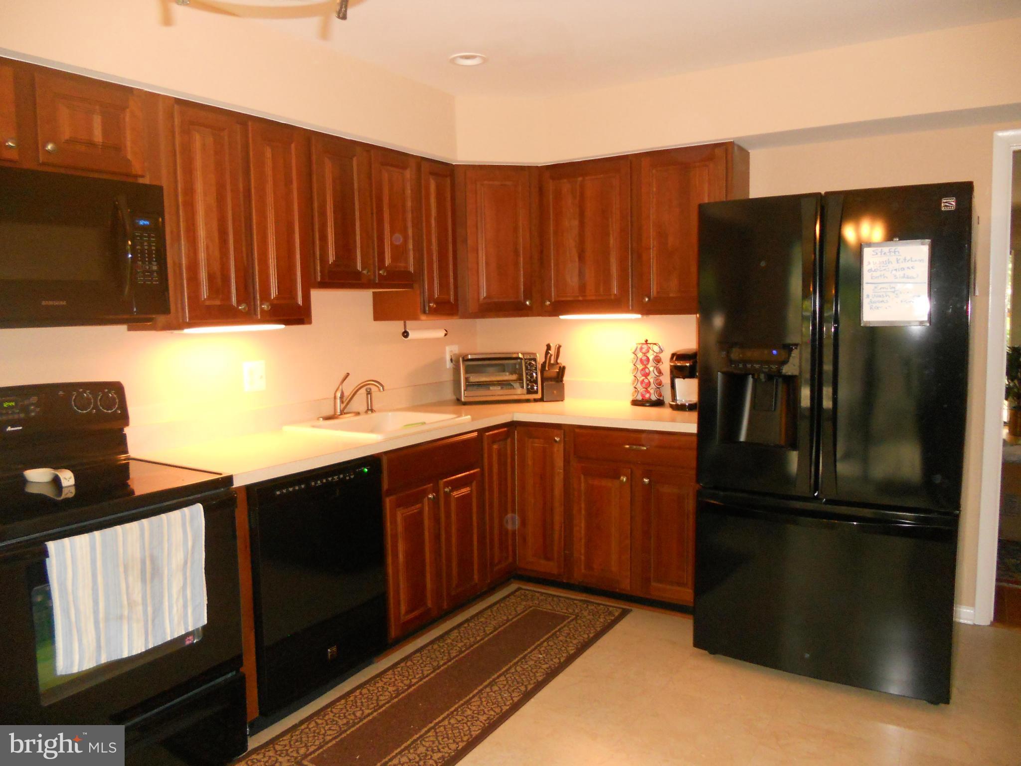 11721 Newbridge Court Reston, VA 20191 - Photo 6 of 30 Kitchen