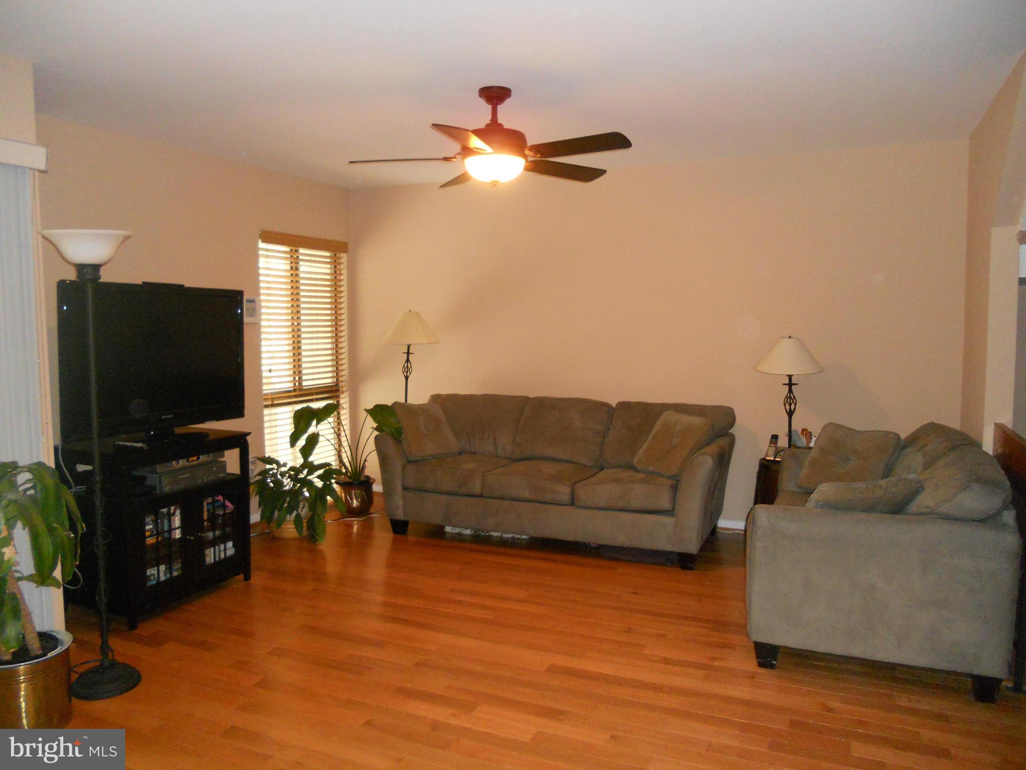 11721 Newbridge Court Reston, VA 20191 - Photo 10 of 30 Living Room