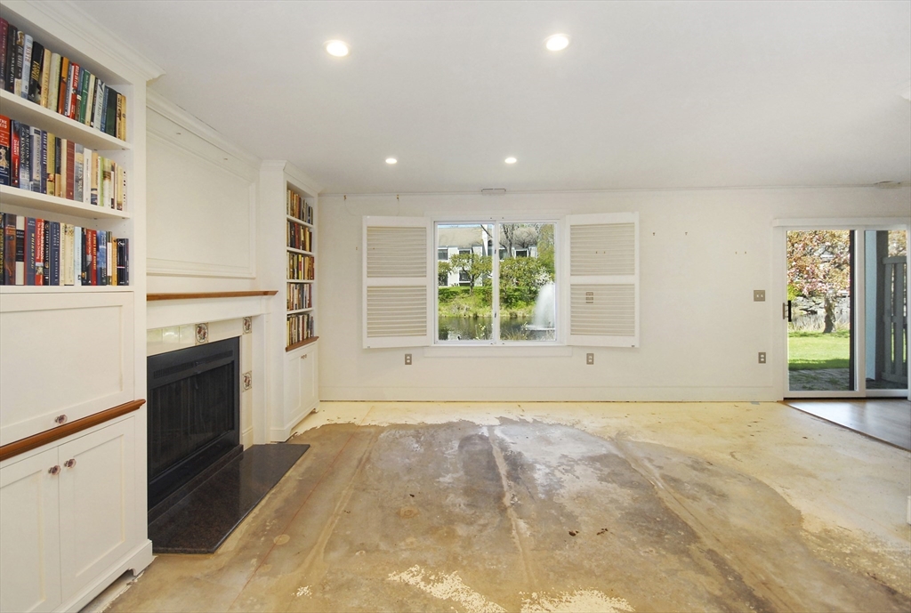 27 Concord Greene, Unit 1 Concord, MA 01742 - Photo 15 of 36