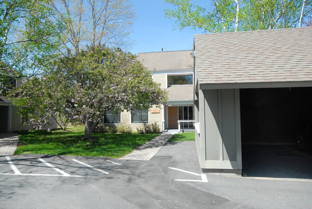 27 Concord Greene, Unit 1 Concord, MA 01742 - Photo 28 of 36