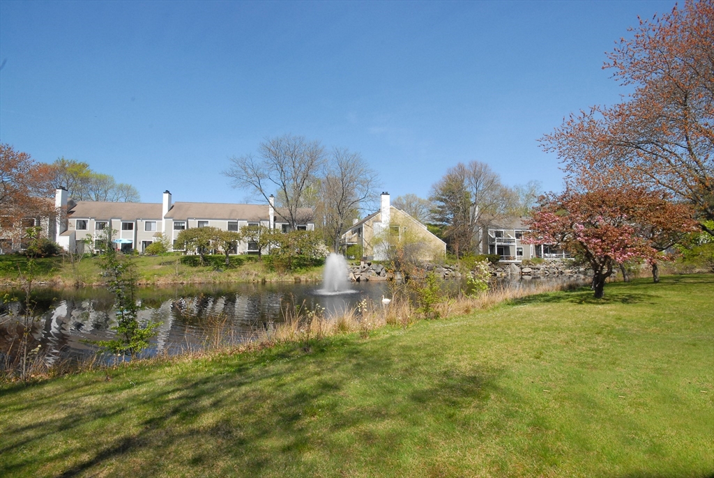 27 Concord Greene, Unit 1 Concord, MA 01742 - Photo 31 of 36
